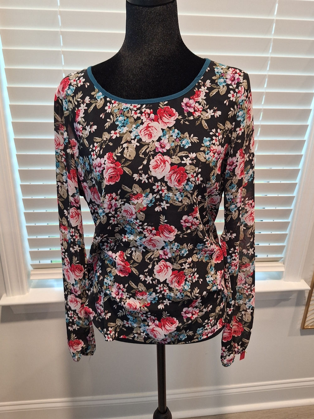 eyelash couture Black Floral Long Sleeve Scoop Neck Top with Pink Roses